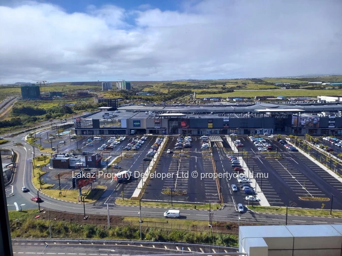 Bureau 398 m² à louer à Ébène — vue panoramique