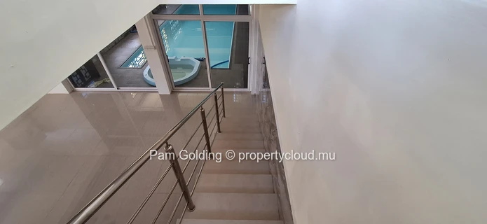 An Extraordinary Residence in the Heights of Candos (Sole Mandate)