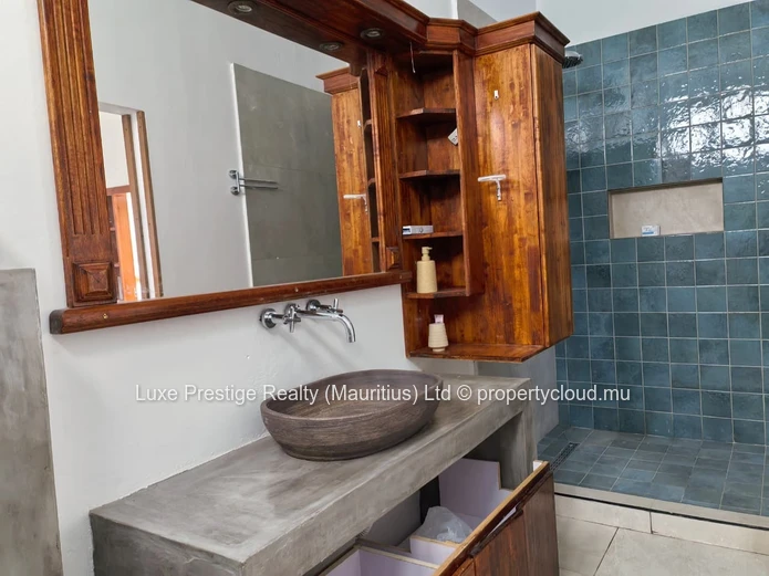 Villa neuve 3 chambres en suite à louer à Calodyne | À 350m de la mer | Rs 105,000 négociable