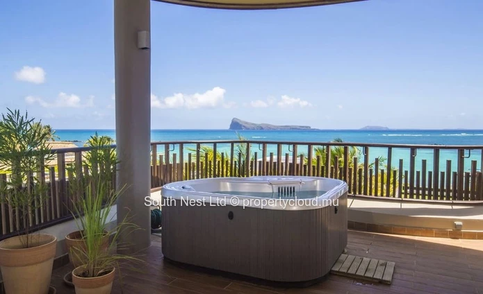 Superbe penthouse avec vue mer : 3 chambres / 3 salles de bains avec jacuzzi
