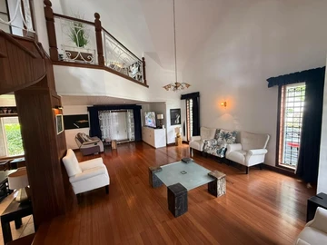 7 Bedroom House
