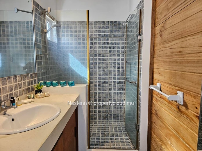 Duplex sécurisé de 3 chambres à louer, a quelques pas de la plage de Pointe d'Esny