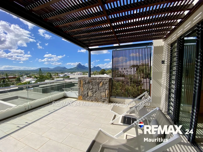 Exclusive Penthouse with Pool and Splendid Views over Tamarin