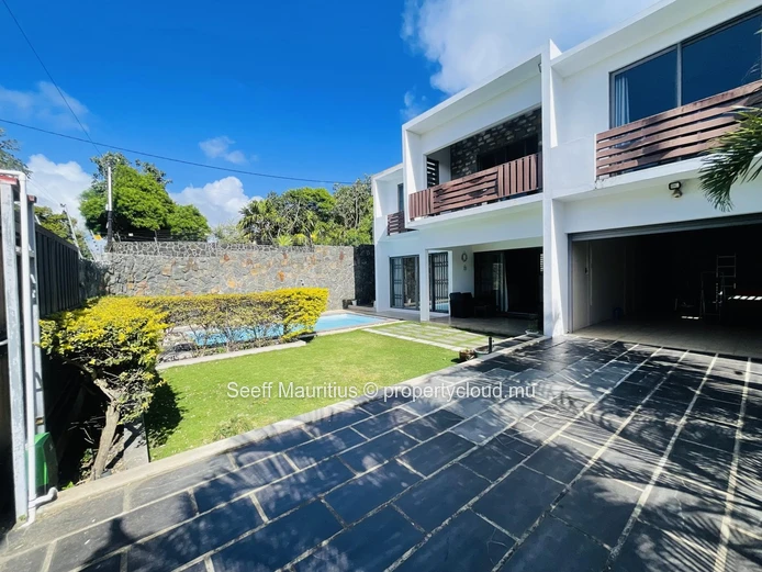 Villa Exquise Meublée avec Piscine Privée à Calodyne