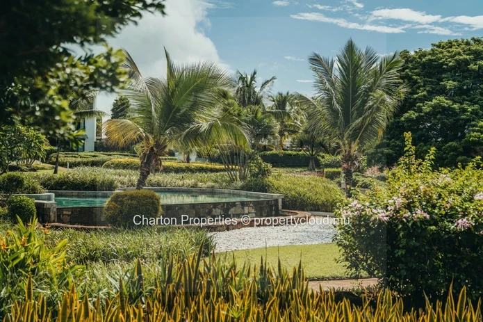 The luxury of a private garden, the freedom of an apartment