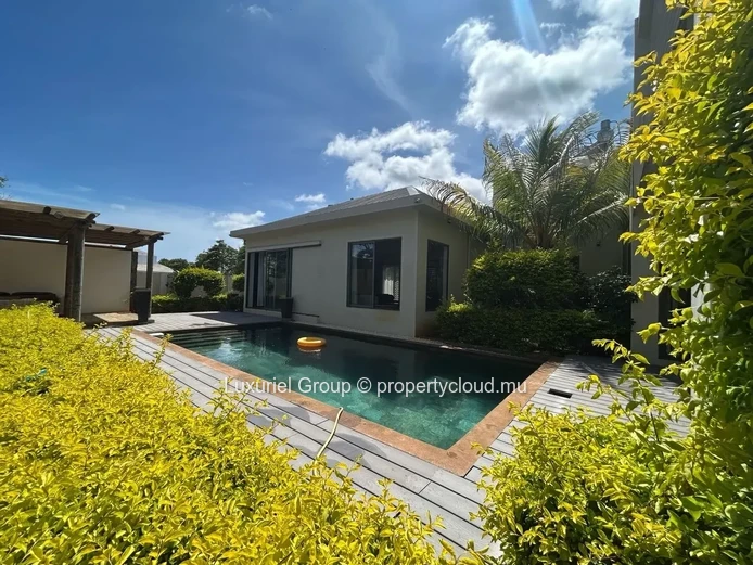 Exceptional 4-Bedroom Villa in a Peaceful Green Setting