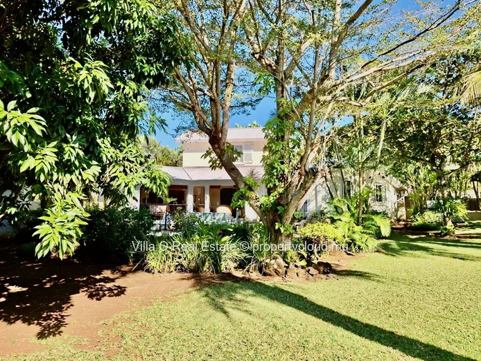 Located in a secure residential estate, this wonderful home is perfect for those seeking an old-style Mauritian feel,...