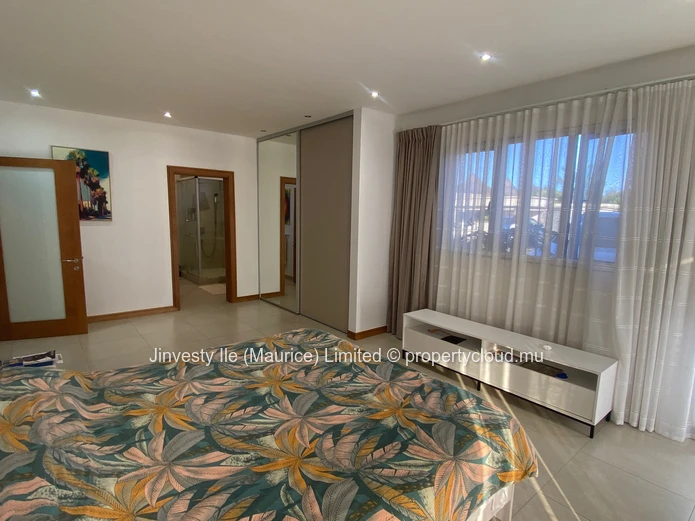 Pereybere: 171 m² apartment, 3 bedrooms, two terraces and shared pool