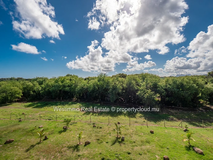 2-bedroom apartment with unobstructed views for rent in Cascavelle, Flic en Flac