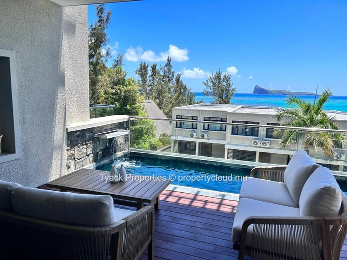 Elegant Penthouse with Ocean Views and Private Pool in Bain Boeuf