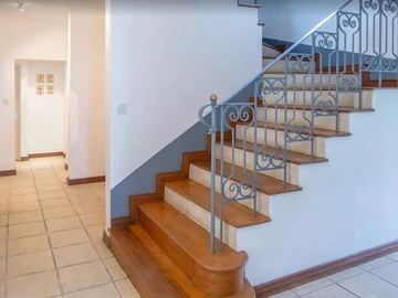 5 Bedroom Villa