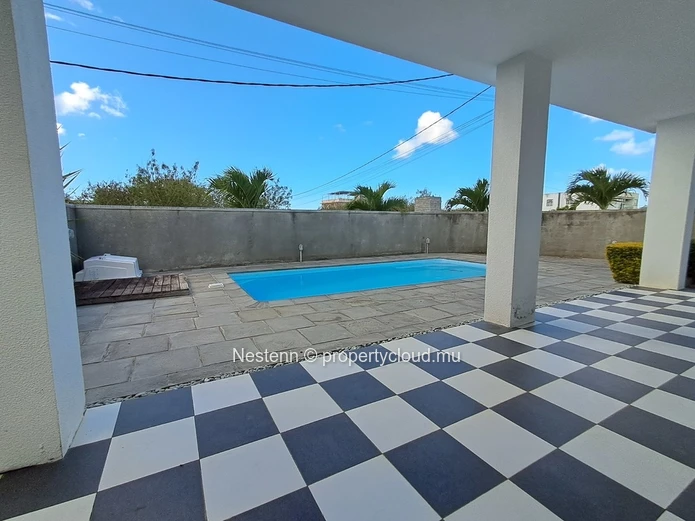 Spacious 4-Bedroom Villa with Private Pool & Rooftop, Mont Choisy