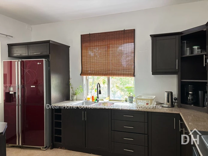 Family home for sale by the beach in Albion