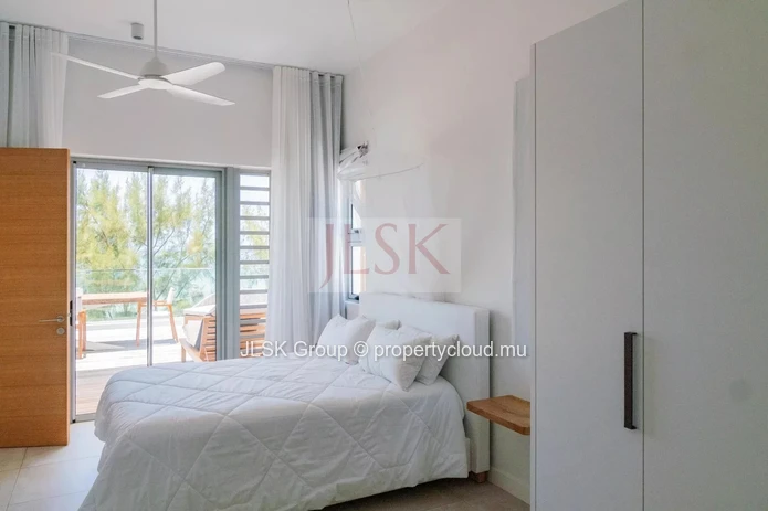 On the beach, Penthouse with view