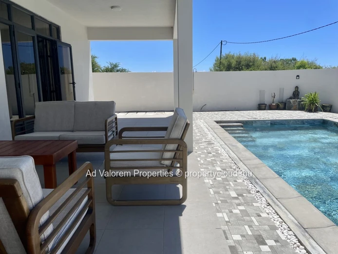 Modern House with Private Pool for rent – Belle Mare