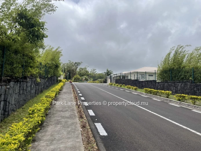 Modern luxury home under construction in exclusive gated estate – Ready by mid-february 2025