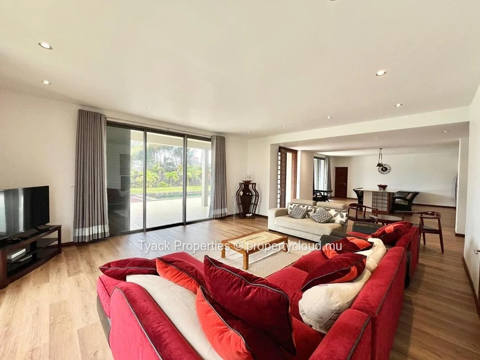 Villa élégante de 4 chambres avec vue mer à Vieux Grand Port
