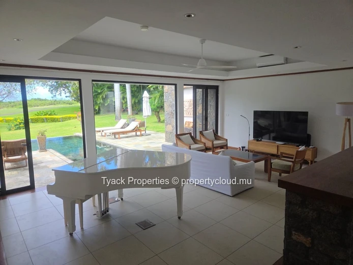 Exceptionnelle villa d architecte 600m2 avec vaste jardin paysager et piscine privée
