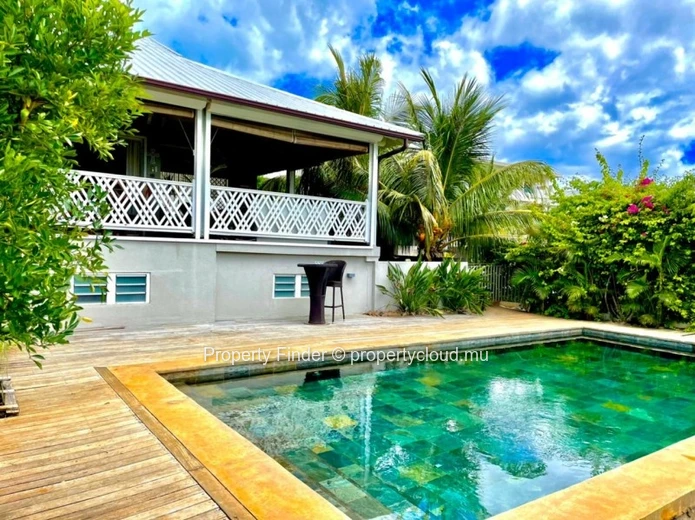 Luxury 5-Bedroom Villa  – Infinity Pool, Lagoon Views & Refined Island Living