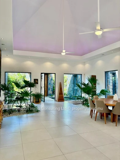 Villa d'exception, 495 M2 habitable, 1040 M2 de jardin tropical a Pereybere 