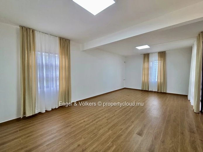 Balaclava | Peaceful Residential Setting Close to the Beach