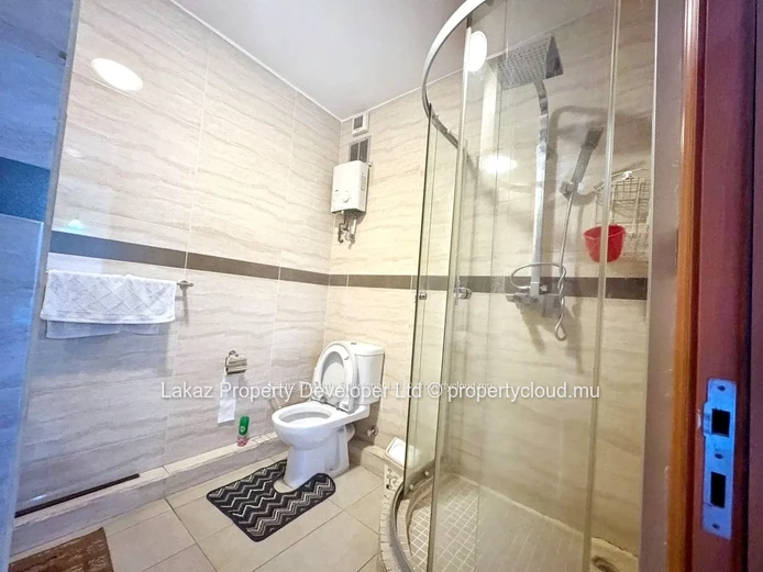 Elegant 3-BR Apartment in Quatre Bornes with Modern Amenities
