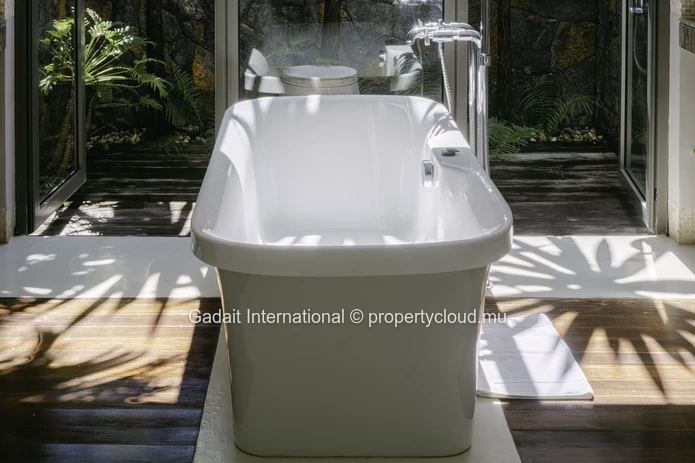 Exclusive property of 2 093 m² with swimming pool - Anahita Golf Resort, Mauritius