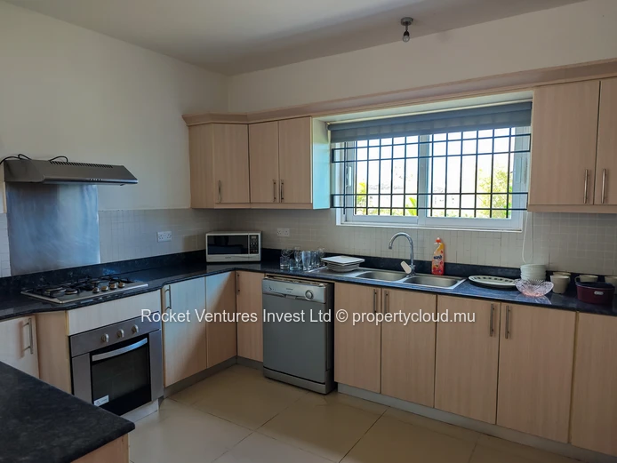 Appartement à Louer – 3 Chambres, Premier Étage