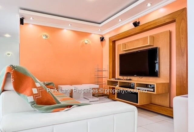 Superbe appartement moderne de 330 m² avec vue imprenable sur la montagne et la mer