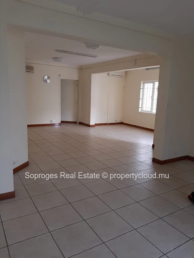 Quatre Bornes, Office Space for Rent 