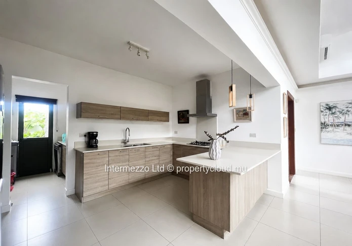 Villa à louer Bain Boeuf – 3 chambres en suite, piscine privée, charges comprises | Grand Baie, Maurice