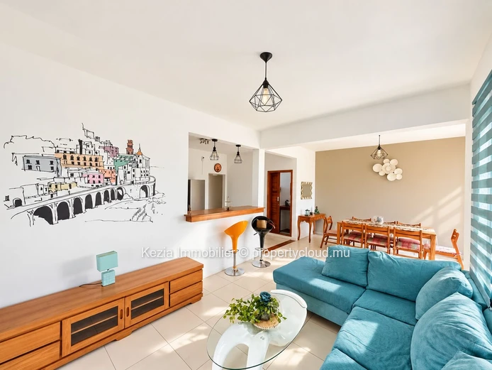 Un Duplex Avec Piscine Pour Un Quotidien Paisible