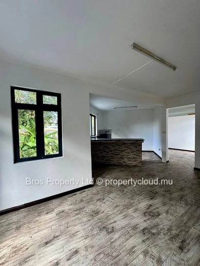 Rs 75,000/Month | Spacious Commercial Office for Rent in Curepipe
