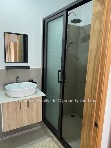 2-Bedroom Ground Floor Apartment for Rent – Flic en Flac | Garden | Rs 43,000
