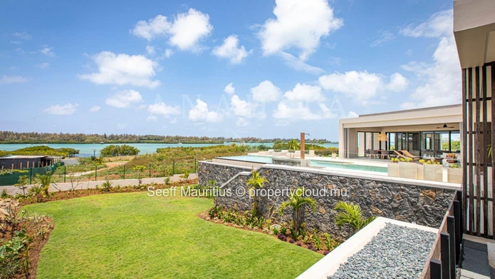 A Refined Coastal Haven Overlooking the Lagoon and Île aux Cerfs
