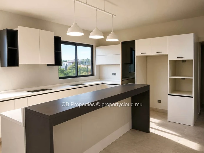 Villa de Luxe Neuve à Vendre – Courchamps Estate