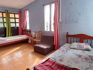 6 Bedroom House