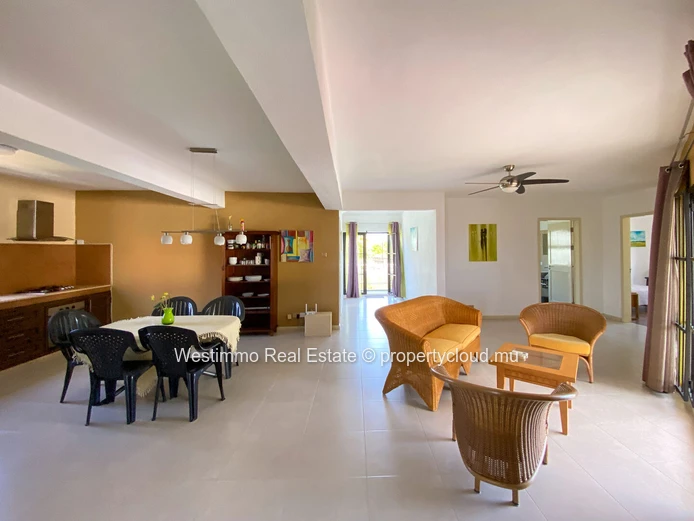 Appartement meublé de 3 chambres avec terrasse à louer à Grand Gaube, île Maurice