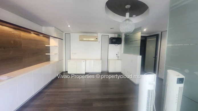 Espace de bureau à louer à Ebène avec 34m² d'espace de travail moderne