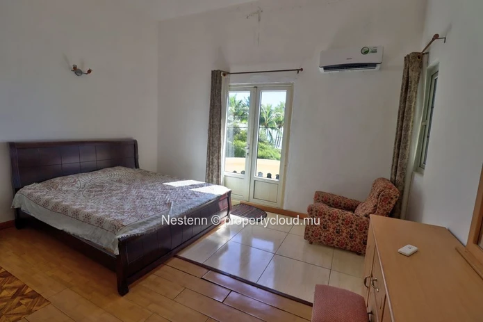 Traditional seafront villa with 3 bedrooms