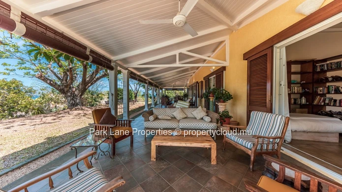 Belle maison au style authentique dans un écrin de verdure avec vue sur le morne