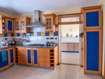 5 Bedroom Villa