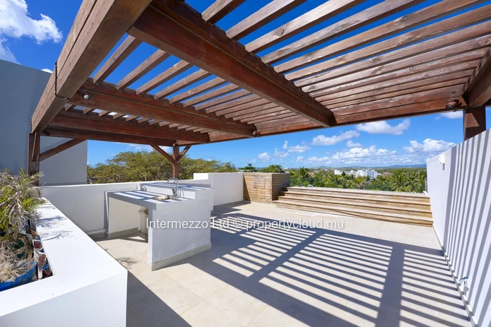 Appartement à Vendre Pointe aux Canonniers – Rooftop Privatif avec Piscine, Vue Mer, Résidence Premium | Accessible É...