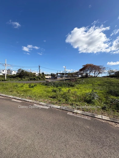 Terrain 850 m² à Grand Baie — proche bus, écoles et commerces