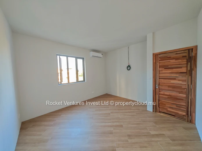 3-Bedroom Penthouse with Rooftop Jacuzzi and Sea View in Flic en Flac, West
