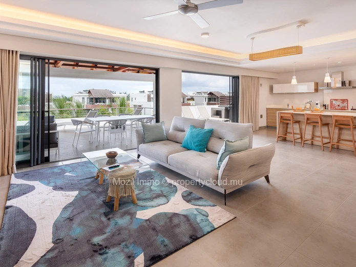 Sumptuous Penthouse with 3 en-suite bedrooms, Choisy les Bains residence