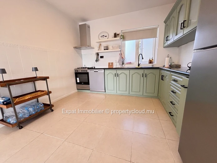 Contemporary 3-Bedroom Duplex Overlooking The Lagoon And Coin De Mire – Calodyne