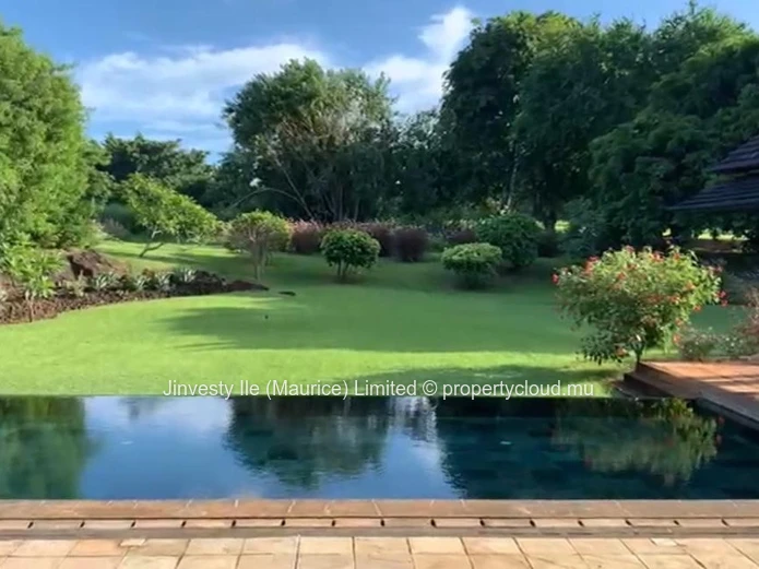 FOR SALE — EXCEPTIONAL VILLA 400 m² living space 3200 m² wooded grounds | TAMARIN GOLF COURSE0 m2 on TAMARINA GOLF! i...