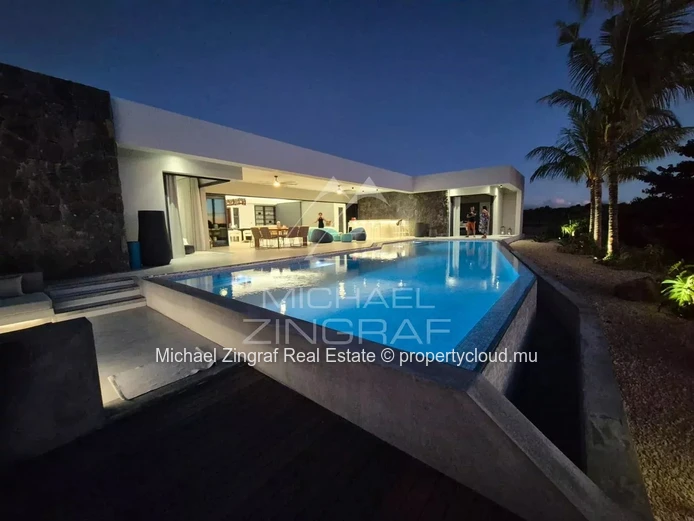 Villa contemporaine avec piscine à Mon Choisy Golf
