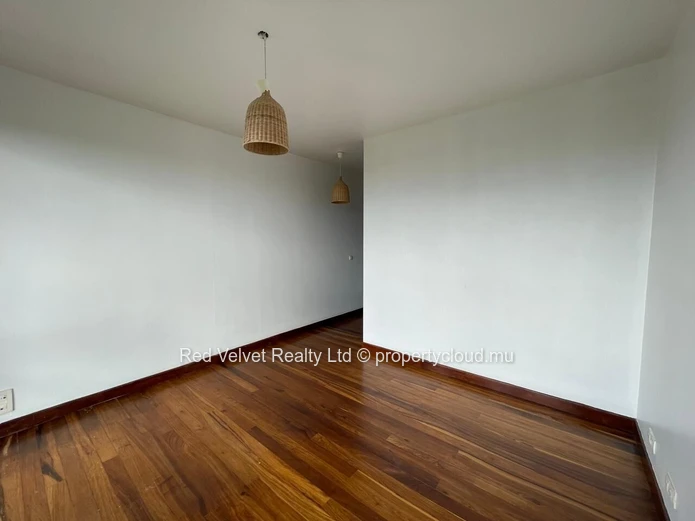 Spacious 300m² Penthouse with Terrace & Park Views